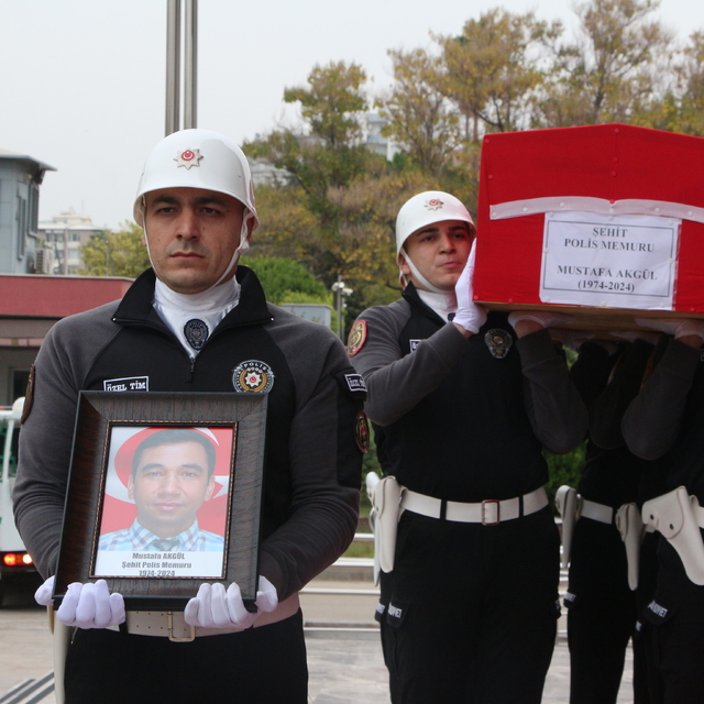 Alkollü uzman çavuşun otomobille çarptığı şehit polis, toprağa verildi