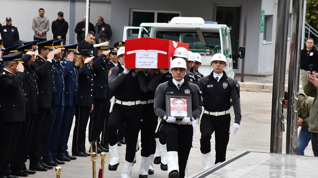 GÜNCELLEME - Adana'da otomobilin çarpması sonucu şehit olan polis için tören düzenlendi