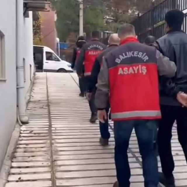 Balıkesir'de çaldıkları otomobili 1 milyon liraya sahibine geri veren şüphe...