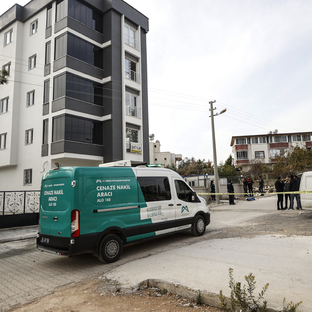 Mersin'de kocasının tabancayla vurduğu kadın öldü