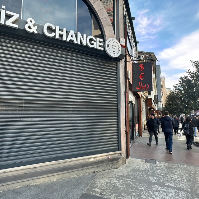 Trabzon'da döviz bürosu soyuldu