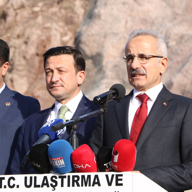 Bakan Uraloğlu: Bütün Karadeniz'in konuştuğu demir yolu projesini yapmaya b...