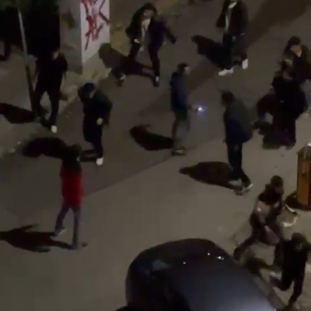 Adana'da iki grup arasındaki 'elektroşok' ve kemerli kavga kamerada