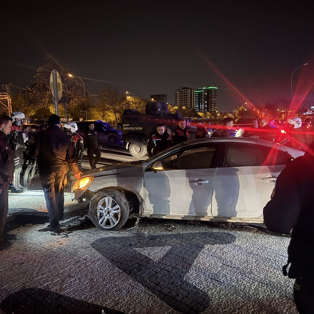Adana'da kovalamaca sırasında devrilen motosikletteki 2 yunus polisi yarala...