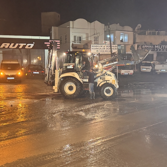 Bodrum'da kuvvetli sağanak nedeniyle evleri su bastı