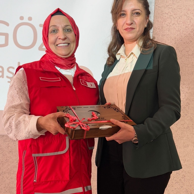 Kızılay Kocaeli Kadın gönüllülerinden deprem bölgesinde kurulacak çocuk küt...