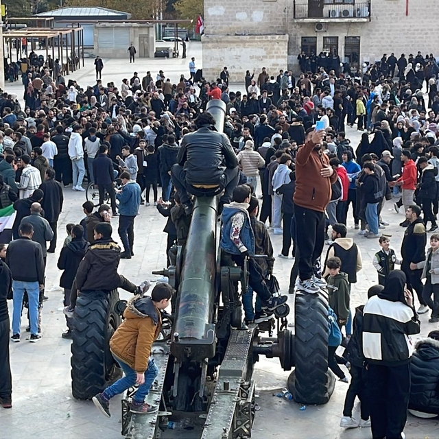 Esad rejimi kontrolü kaybetti, Şanlıurfa'da Suriyeliler kutlama yaptı