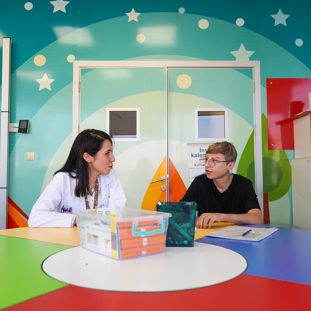 Tip 1 diyabetli doktor, aynı hastalığa sahip çocuklara umut aşılıyor