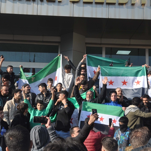 Cilvegözü Gümrük Kapısı'nda kutlama; 'Artık özgürüz, herkes vatanına dönsün...