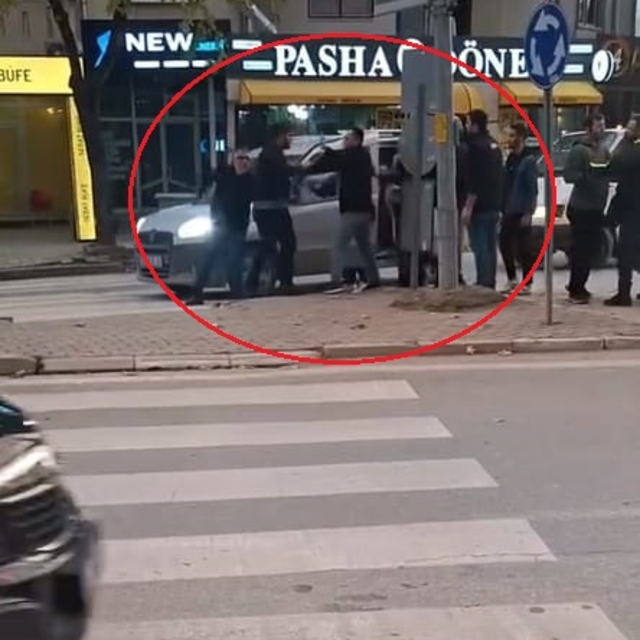 'Yol verme' tartışması yumruklu kavgaya dönüştü