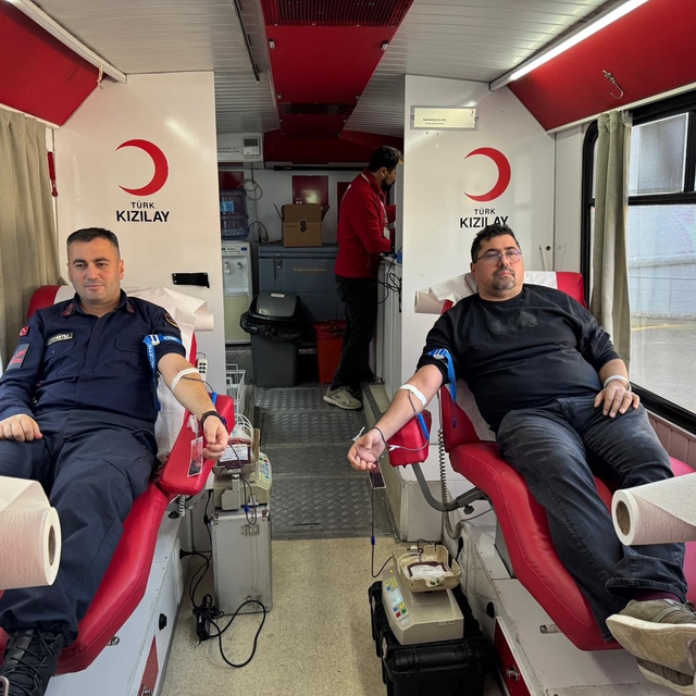 Bafra'da jandarmadan Türk Kızılay'a kan bağışı