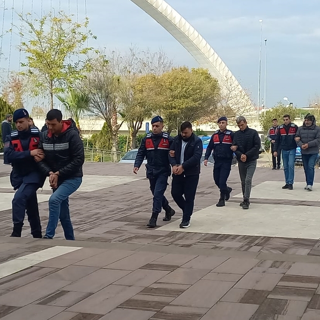 Manisa'da belgede sahtecilik ve vergi kaçakçılığı yaptıkları iddia edilen 7...