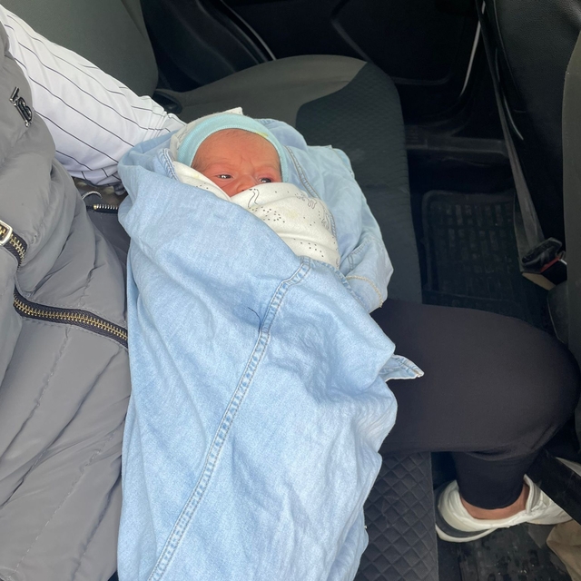 Çöp konteynerinin yanında 1 aylık bebek bulundu