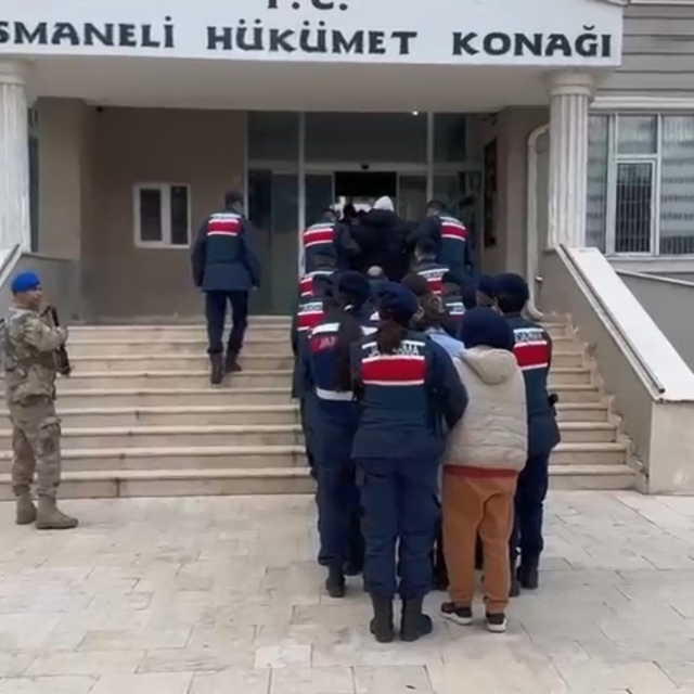 Banka hesaplarında 385 milyon liralık para hareketi olan dolandırıcılara op...