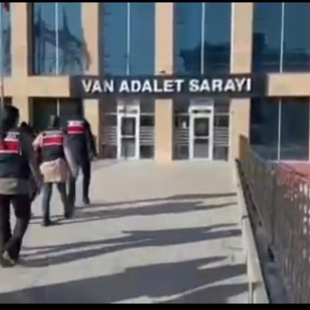 Müstehcen görüntüleri ele geçirip, şantaj yapan şüphelilere operasyon; 2 tu...