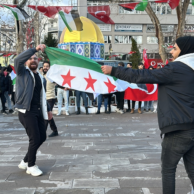 Kütahya'da Suriyelilerden lokumlu kutlama
