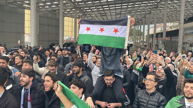 Karabük'te Suriyeliler Esad'ın gidişini kutladı