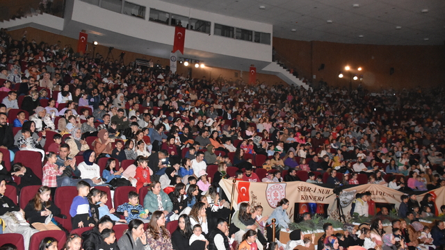 Şırnak'ta Ankara Devlet Opera ve Balesi Müdürlüğünce çocuk oyunu "Sihirli Dünya" sahnelendi
