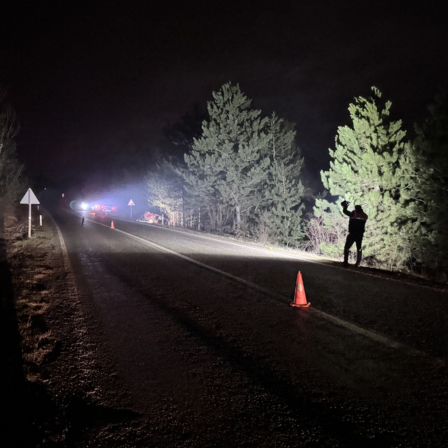 Kastamonu'da ağaçlara çarpan otomobildeki 1 kişi öldü, 1 kişi yaralandı