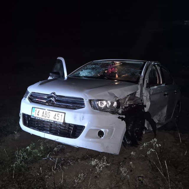 Bolu'da iki otomobilin çarpıştığı kazada 5 kişi yaralandı