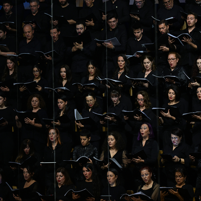 Devlet Çoksesli Korosu, "Dünya Koro Günü"nde 400 kişiyle sahne aldı