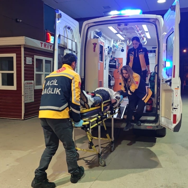 Bursa'da otomobile çarpan motosikletin sürücüsü yaralandı