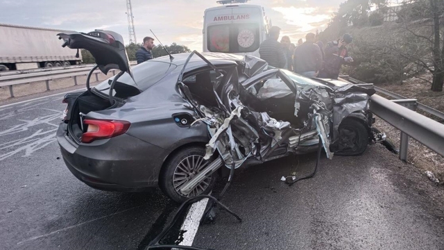 Karabük'te tıra çarpan otomobildeki 1 kişi yaralandı