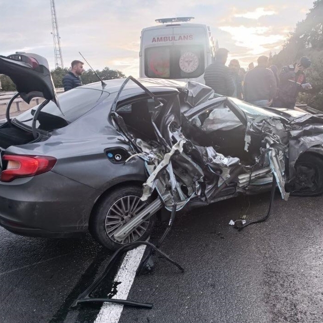 Karabük'te tıra çarpan otomobildeki 1 kişi yaralandı