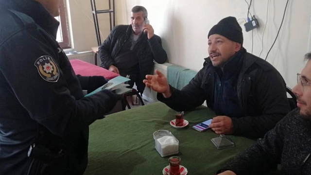 Artova'da polis ekipleri vatandaşları dolandırıcılık konusunda uyardı