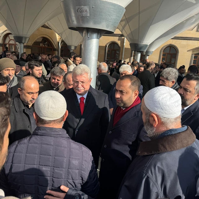 Ankara'da trafik kazasında yaşamını yitiren anne ve 3 çocuğu Çankırı'da top...