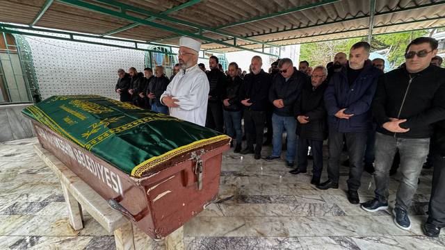 İzmir'de erkek arkadaşı tarafından öldürülen kadın defnedildi