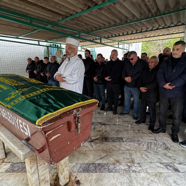 İzmir'de erkek arkadaşı tarafından öldürülen kadın defnedildi