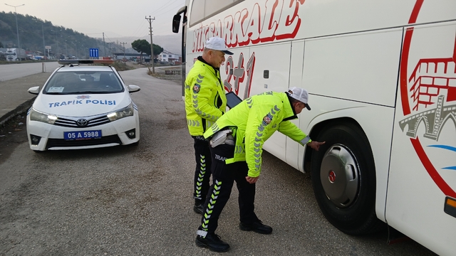Taşova'da kış lastiği denetimi yapıldı