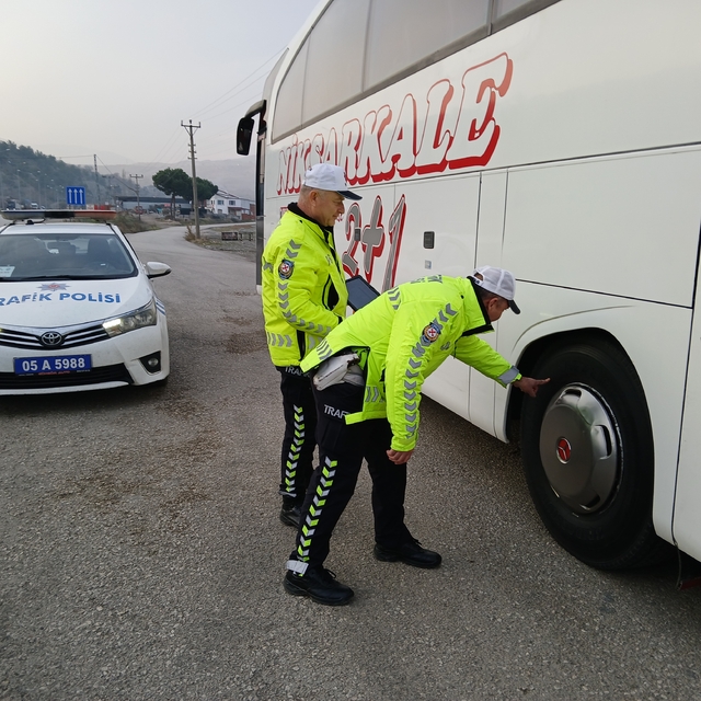 Taşova'da kış lastiği denetimi yapıldı