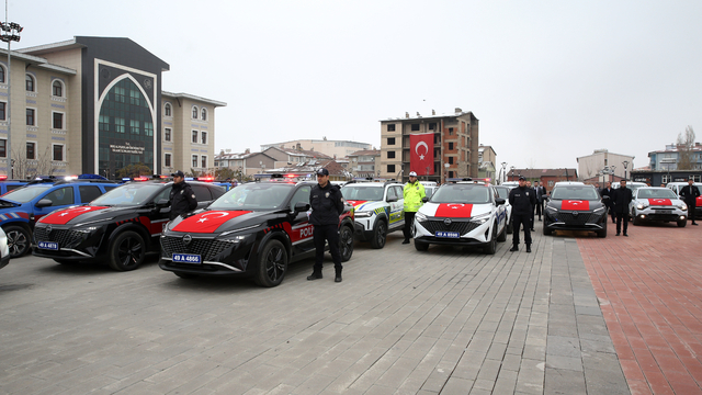 Muş'ta jandarma ve emniyet teşkilatına 41 araç teslim edildi