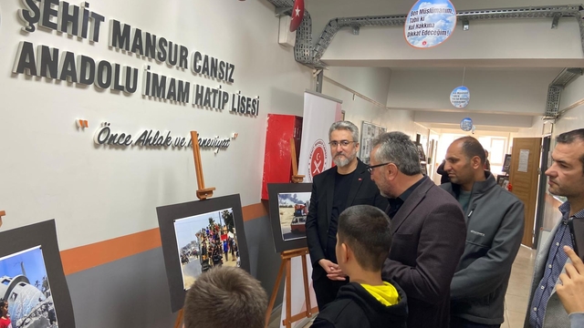 Sakarya'da "Çocuk, Göç ve Mültecilik" temalı fotoğraf sergisi açıldı