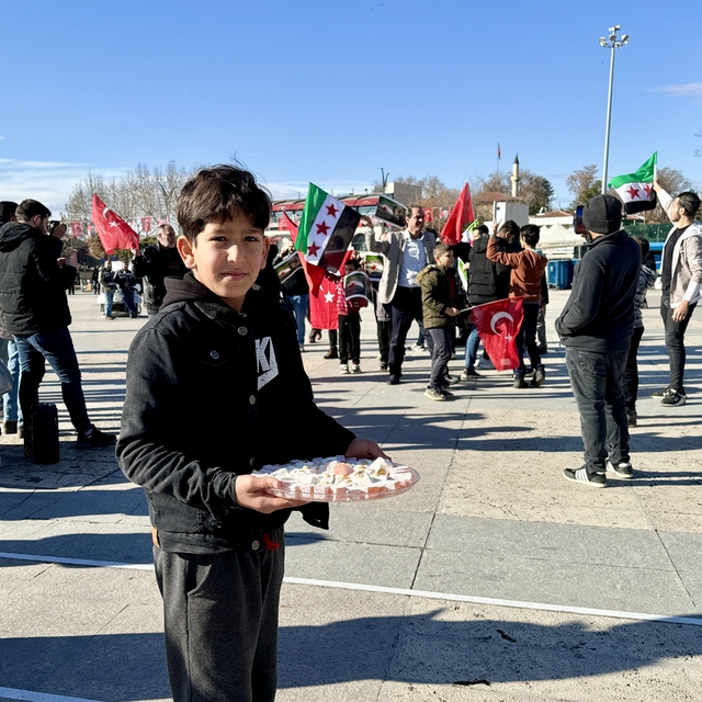 Kırşehir'deki Suriyeliler, Baas rejiminin devrilmesini kutladı