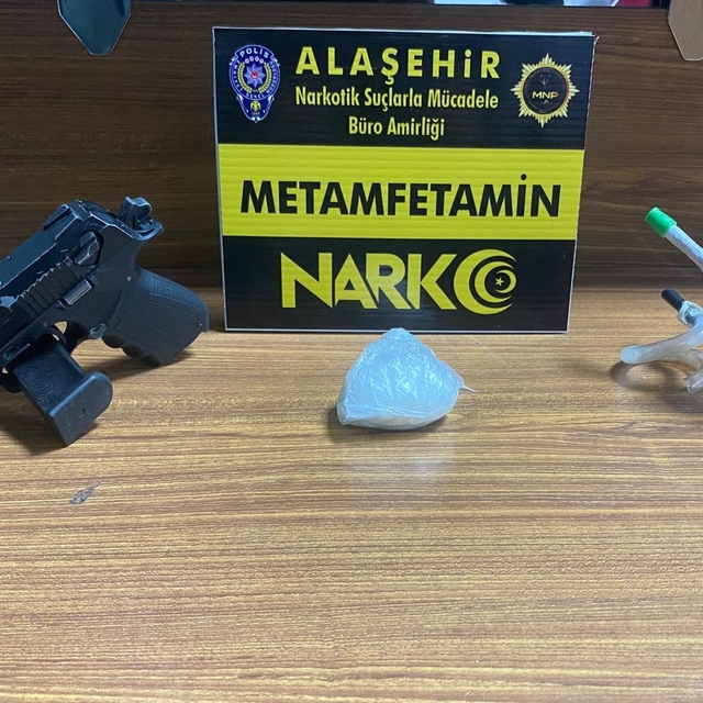 Manisa'da uyuşturucu operasyonunda 3 tutuklama