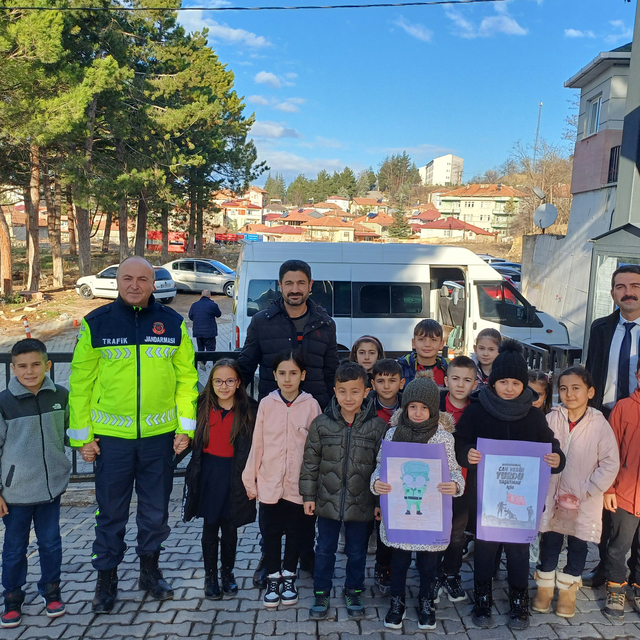 Havza'da uzman jandarmalara öğrenci ve muhtarlardan ziyaret
