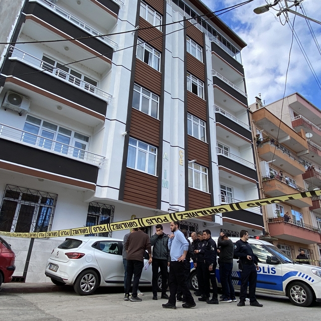 Almanya'dan gelen akrabalarını 'miras' kavgasında bacaklarından vurdu; 2 ya...