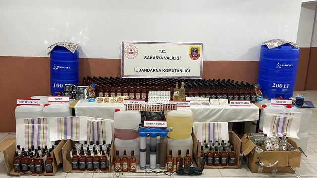 Sakarya'da kaçak ve sahte içki operasyonunda 3 zanlı gözaltına alındı