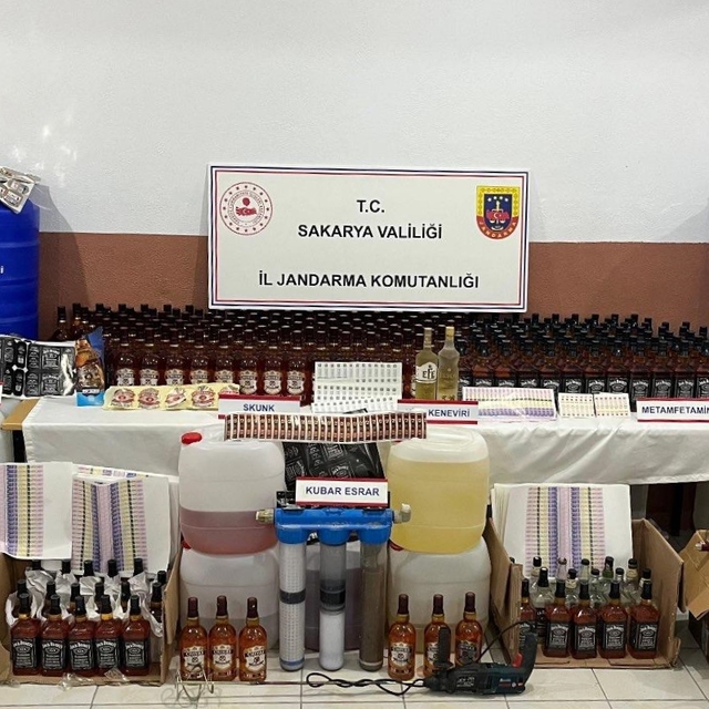 Sakarya'da kaçak ve sahte içki operasyonunda 3 zanlı gözaltına alındı