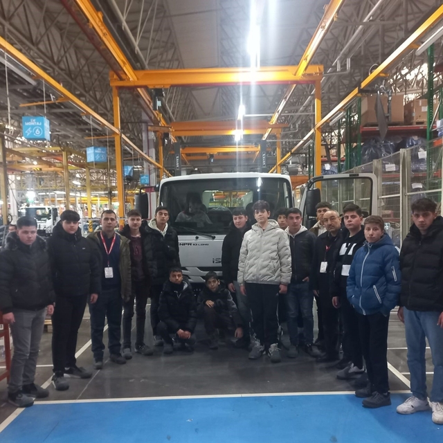 Çankırılı meslek lisesi öğrencileri Kocaeli'deki Anadolu Isuzu firmasını zi...