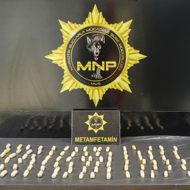 Muş'ta midelerinde uyuşturucu tespit edilen yabancı uyruklu 2 şüpheli tutuk...