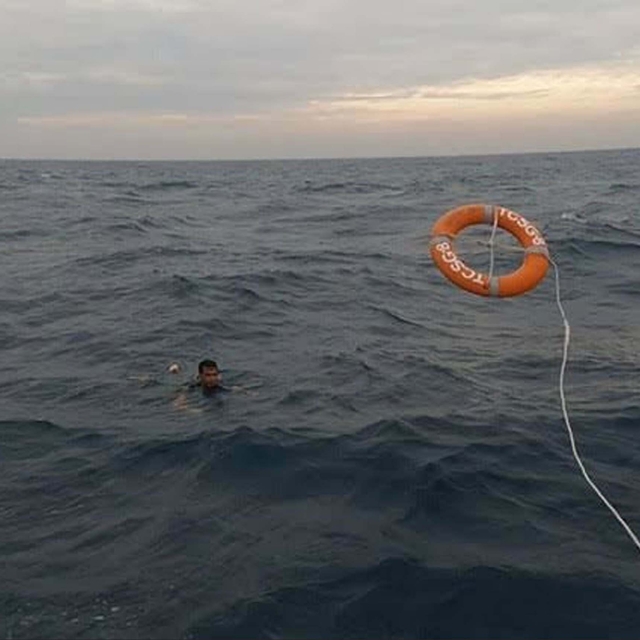 Seferihisar'da su alan botta kaybolan 5 kaçak göçmenden 2'sinin cesedine ul...