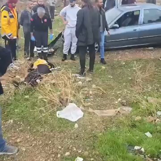 Otomobiliyle kaldırımda yürüyenleri ezdiği anlar kamerada; 1'i bebek 3 yara...