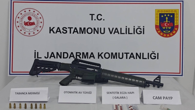 Kastamonu'da uyuşturucuyla yakalanan 4 kişiden 1'i tutuklandı