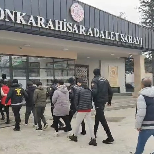 Afyonkarahisar merkezli dolandırıcılık operasyonunda 8 şüpheli tutuklandı
