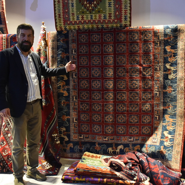 Balıkesir'de Yağcıbedir El Dokuma Halıları Sergisi açıldı