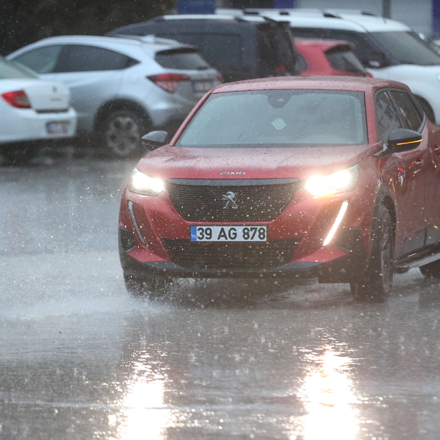 Edirne ve Kırklareli'nde sağanak etkili oluyor